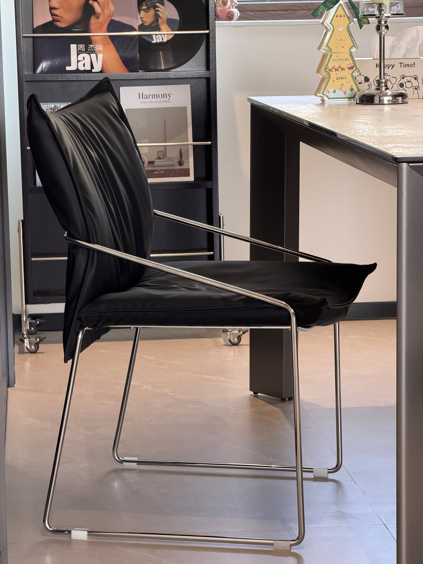 Medieval minimalist dining cha - Home Office Bagas reseña y precio