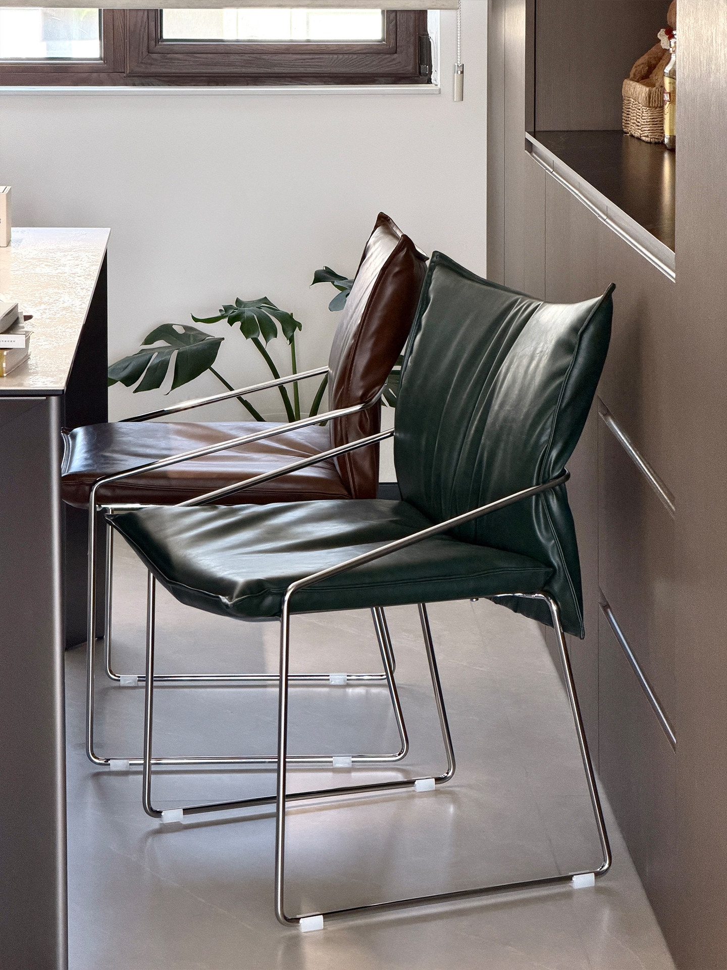 Medieval minimalist dining cha - Home Office Bagas reseña y precio