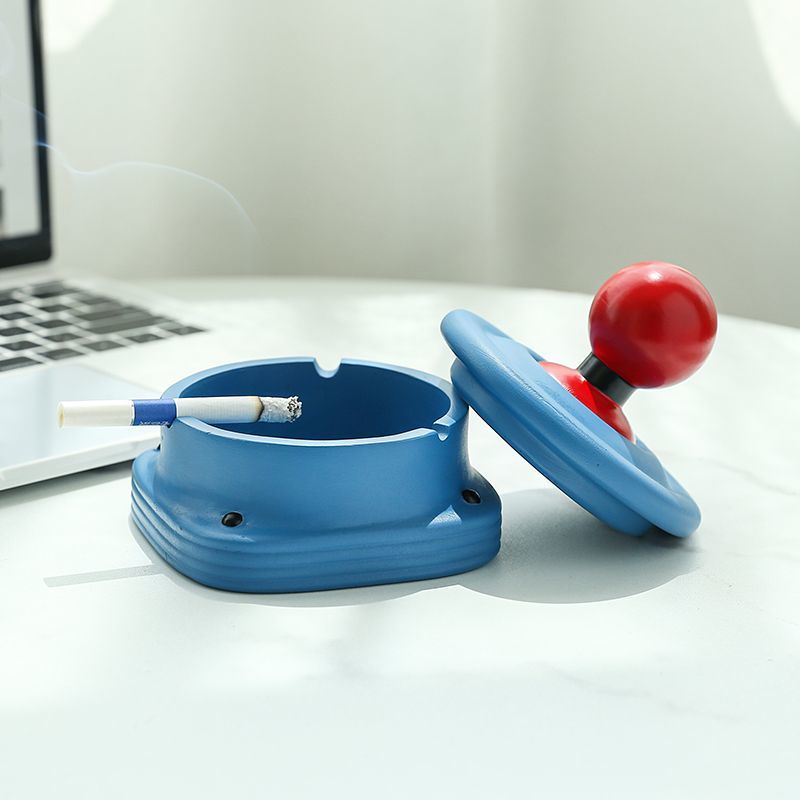 Cenicero de resina con tapa, n - Home Office Trend reseña y precio