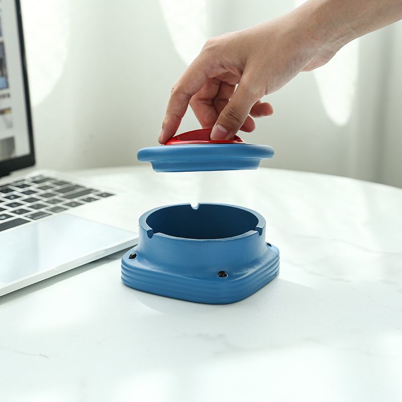 Cenicero de resina con tapa, n - Home Office Trend reseña y precio